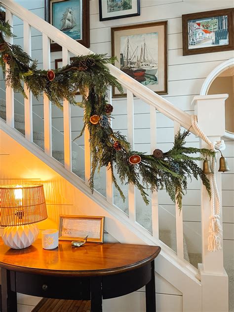 Get Inspired: 10 Creative Staircase Garland Decorating Ideas to Elevate ...