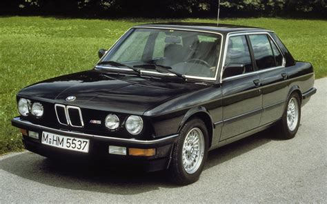 1988 BMW M5 - Information and photos - MOMENTcar