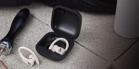 How to Solve the Powerbeats Pro Charging Problem? - DeviceMAG