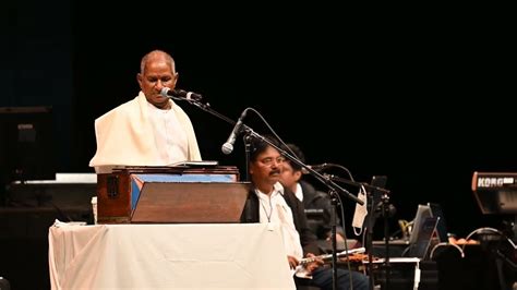 Ilayaraja Concert | Punnagai Mannan Theme Music | Maestro Ilaiyaraaja | Ilayaraja USA Concert ...