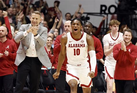 Alabama wants to build on rivalry win, turns to LSU | Reuters