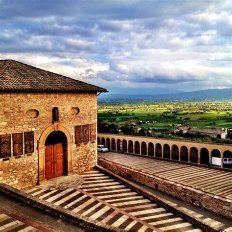 Medieval Towns in Umbria: Assisi, Orvieto & Gubbio