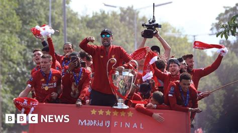 Thousands enjoy Liverpool's Champions League victory parade - BBC News