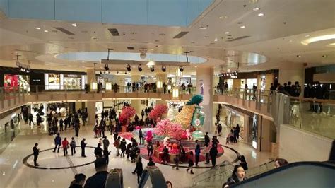 Upmarket Mall at Kowloon Station - Review of Elements (Mall), Hong Kong ...