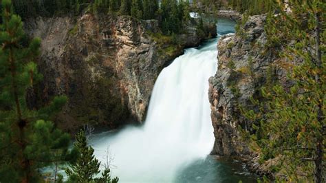 7 Waterfalls in Yellowstone for an Awe-Inspiring Visit