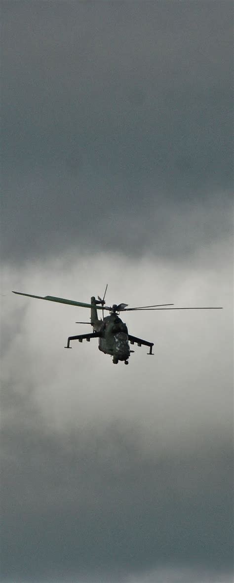 W-wa Jeziorki: Defence show helicopters in action