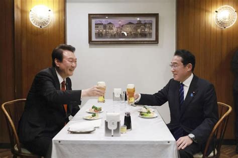 Japan, South Korea move to mend ties at landmark summit | Politics News ...