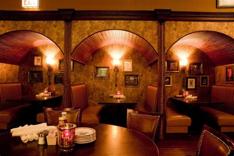 Wilde Bar & Restaurant: Chicago Nightlife Review - 10Best Experts and ...