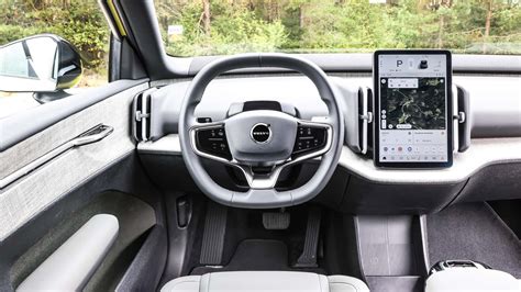 How The Volvo EX30's Minimalist Interface Feels To Operate