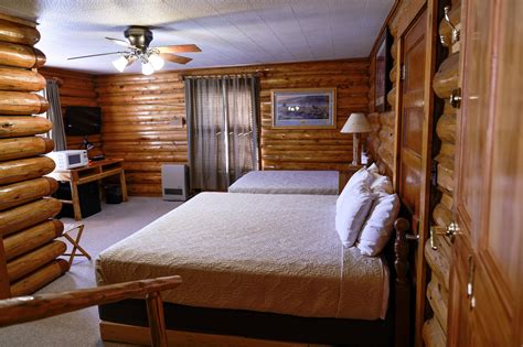 Lodge Rooms — Twin Pines Lodge and Cabins