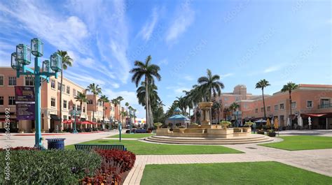 Mizner Park Shopping Mall an elegant, upscale and laid back shopping ...