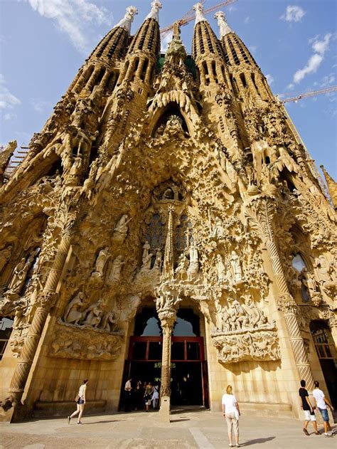 Barcelona Church : Sagrada Familia Barcelona Tour Cool Places To Visit ...