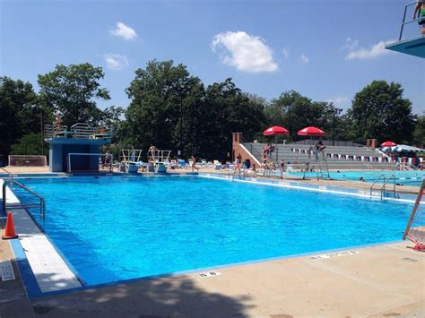 Play St. Louis: Shaw Park Aquatic Center, Clayton