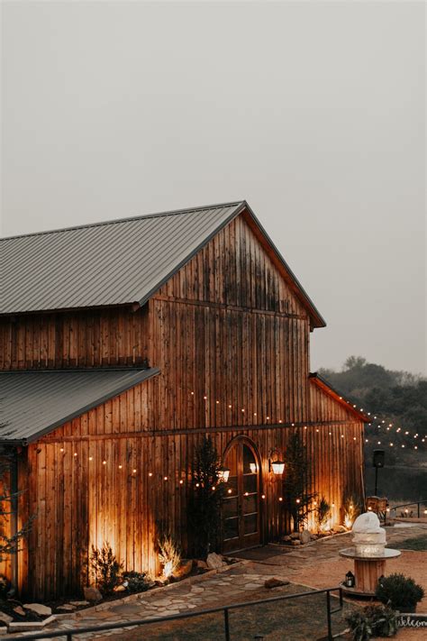 25 Old-Fashioned Country Wedding Ideas | Country barn weddings, Outdoor country wedding, Country ...