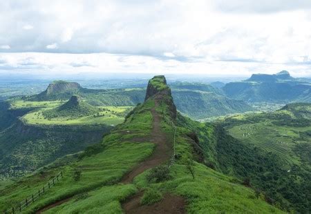 Ratangad Trek: Trekking To Ratangad From Mumbai / Pune | AdventuRush