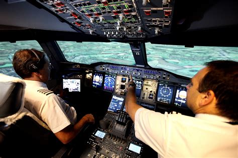 Piloting the Airbus A380 in a flight simulator | Fox News