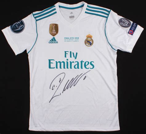 Cristiano Ronaldo Signed Real Madrid Jersey - Image to u