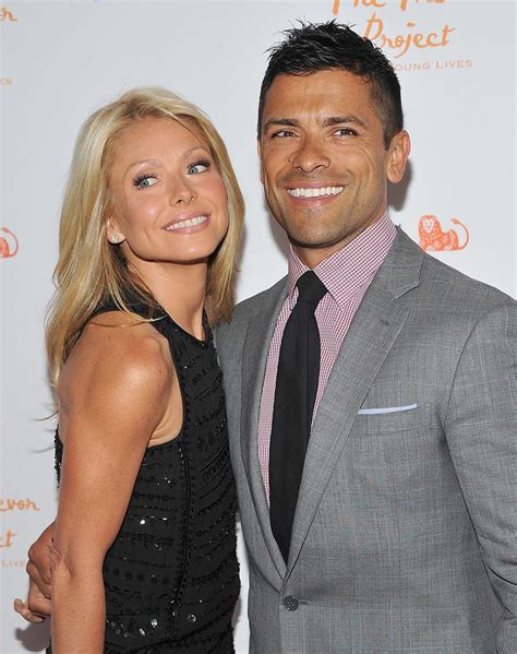 Kelly Ripa Kisses Her Husband Mark Consuelos & Looks Stunning Dressed in a Silk Pink Dress