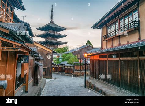 Kyoto Japan - Yasaka Pagoda Old Japanese town Stock Photo - Alamy