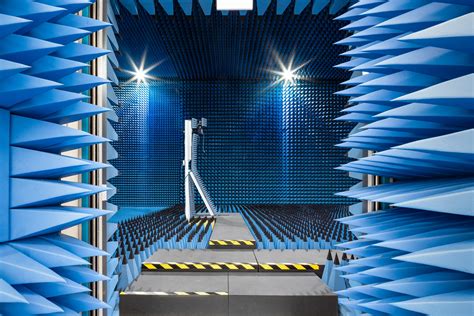 Fully anechoic antenna test chamber - UTS Tech Lab