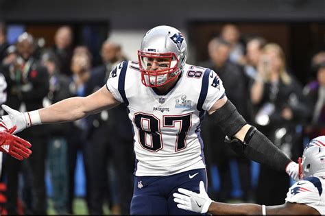 Patriots' Gronk saves salary, lives off endorsements - UPI.com