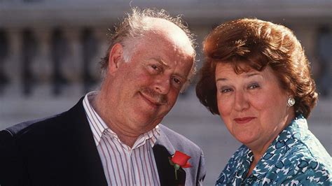 Clive Swift: Keeping Up Appearances star dies aged 82 | Ents & Arts News | Sky News