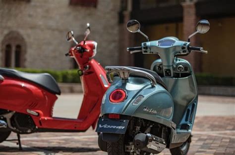 Challenge the Vespa Matic, this retro scooter comes with a 4 valve engine, let's see the ...