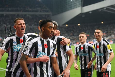 Download Newcastle United FC Players Happy Wallpaper | Wallpapers.com