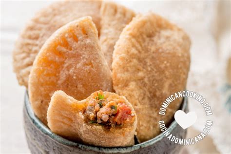 Empanaditas de Yuca: Video-Recipe for Crispy Tapioca Flour Empanadas