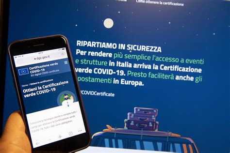 Green Pass e la pericolosa "moda" di pubblicare il QR code sui social