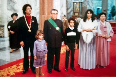 Undated Photo Muammar Gaddafi Family Lr Redaktionelles Stockfoto ...