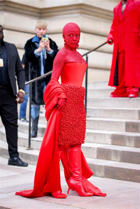 Doja Cat is body-painted in red with 30,000 Swarovski crystals for Paris Fashion Week: 'Mesmerising'