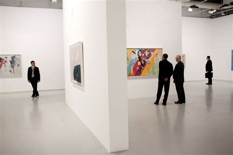 File:Barack Obama tours the Centre Pompidou modern art museum 2.jpg ...