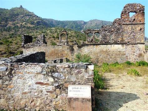 Bhangarh Fort Haunted Stories and Incidents - Holidify