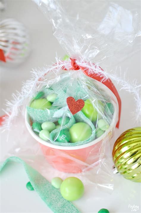 The Grinch Christmas Party Favors - Finding Zest