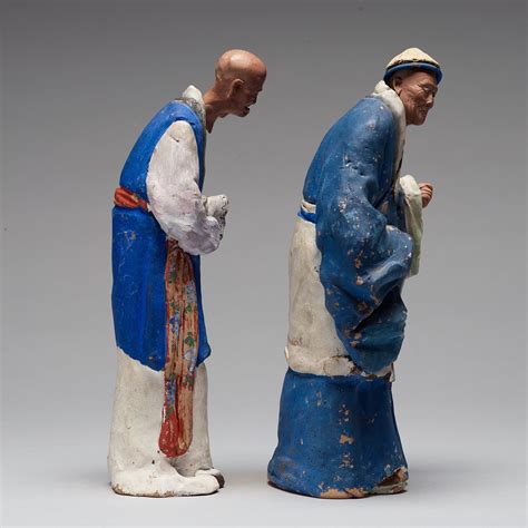 Two clay figures of chinese men, Qing dynasty, 19th Century. - Bukowskis