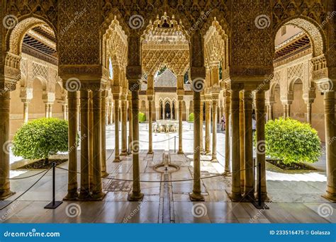 Court of the Lions in Nasrid Palaces of Alhambra Palace Complex ...