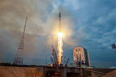 ISRO congratulates Russian counterpart Roscosmos for launch of its Moon mission Luna-25 | Zee ...