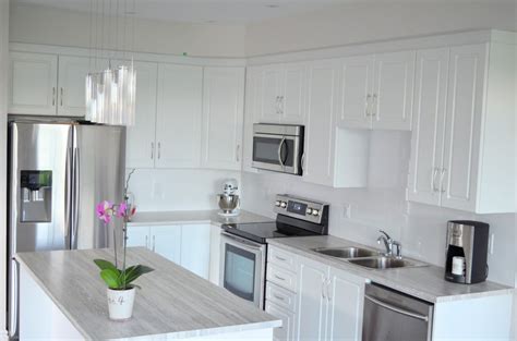 What Color Laminate Countertops Go With White Cabinets | www.resnooze.com