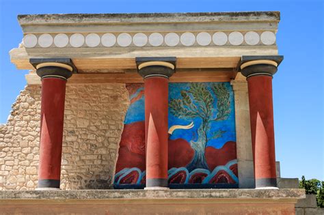 What to Know About Minoan Art