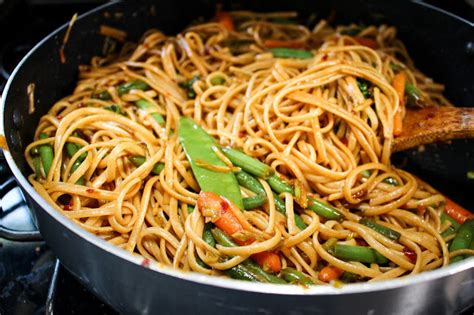 Quick + Easy Chinese Lo Mein Noodles | RV FOODIES