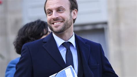 EMMANUEL MACRON »: (« PROFIL ET HOBBIES »)! – Médias Miroir