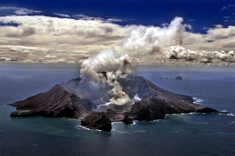 New Zealand volcano: White Island’s eruption in pictures - Garner Ted Armstrong Evangelistic ...