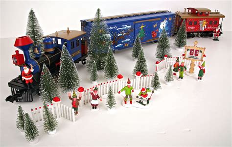 christmas train sets for under the tree - Buscar con Google | Christmas tree train, Christmas ...