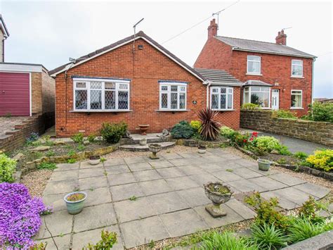 2 bed detached bungalow for sale in Royston Hill, East Ardsley, Wakefield WF3, £215,000 - Zoopla