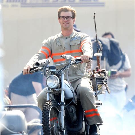 33 Photos Of Actors And Their Stunt Doubles