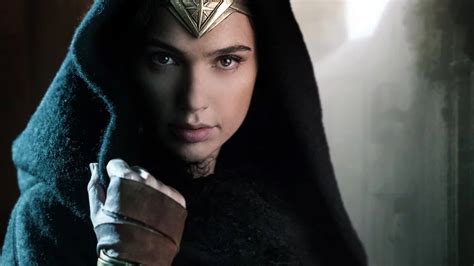 Gal Gadot Will Play the Evil Queen in Disney's Live-Action SNOW WHITE Movie — GeekTyrant