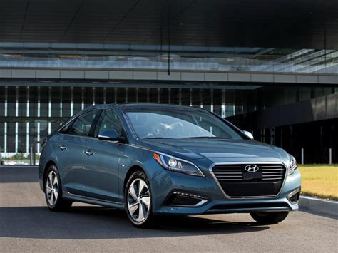 Hyundai Sonata Plug-in Hybrid 2016 tiene un precio inicial de $29,681 dólares