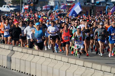 Guy Proposes to Marathon Runner in the Middle of Her Run | TIME