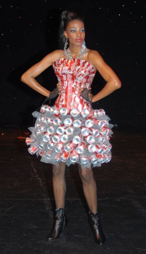 30 Weird Dresses Made Out Of Recycled Materials #BemeThis #Recycling #Crafts #RecycledMaterials ...